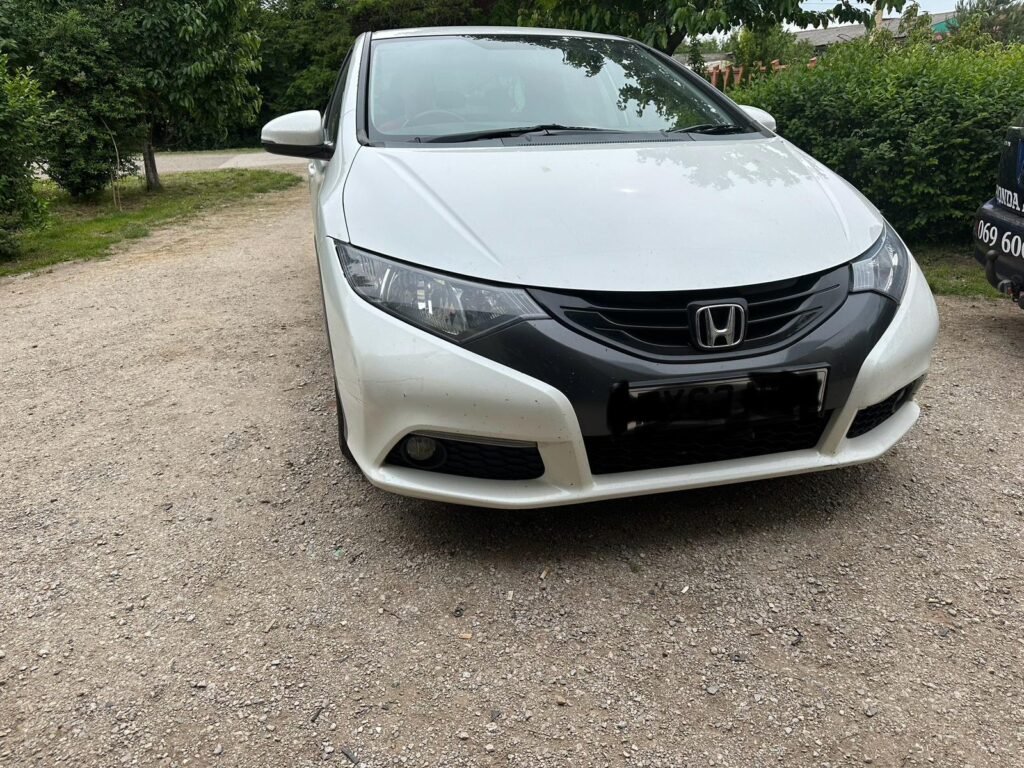 Polovni beli Honda Civic - odmah dostupno za kupovinu