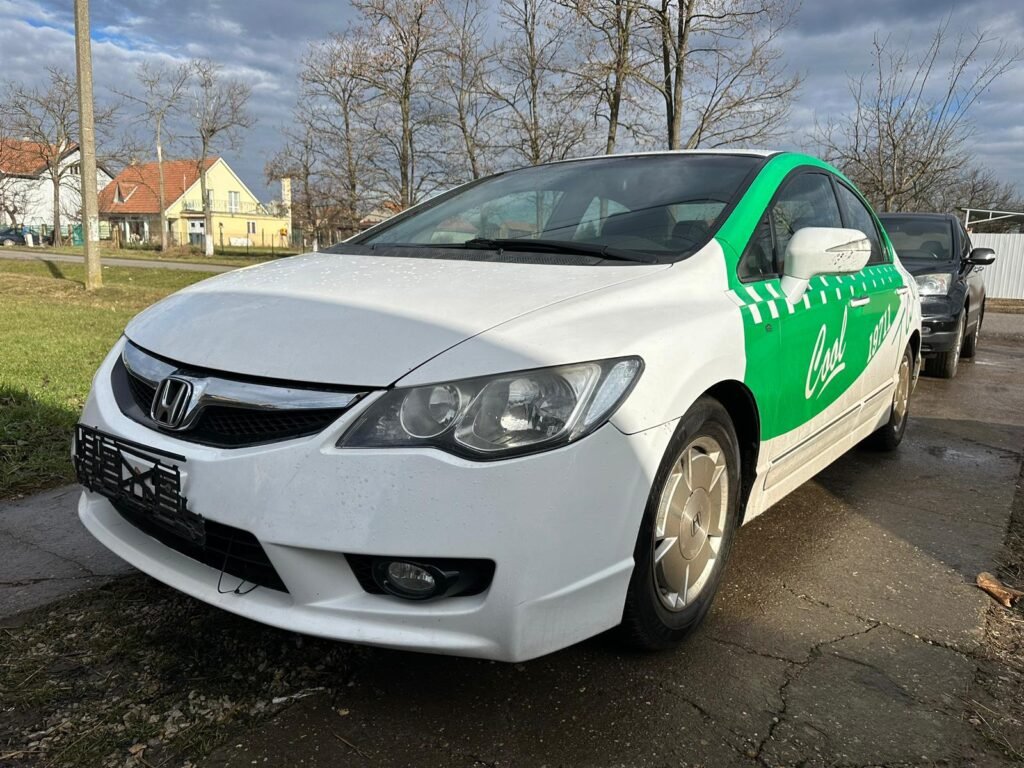 polovni Honda Civic sa zelenim detaljima - dostupno za kupovinu
