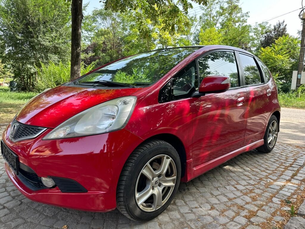 Polovni crveni Honda Jazz | dostupno za prodaju